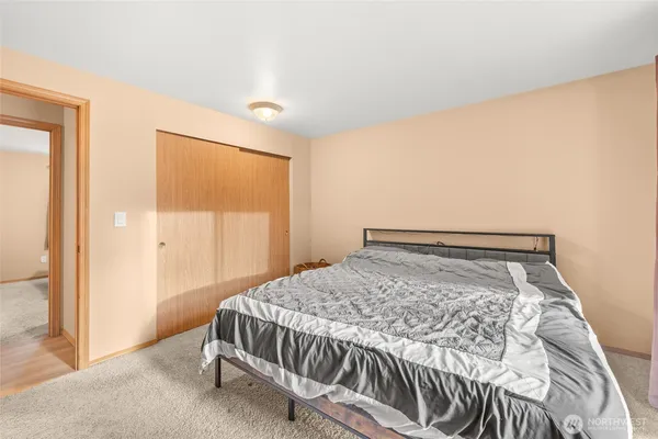 $750,000 | 24941 13th Place South, Des Moines, WA 98198