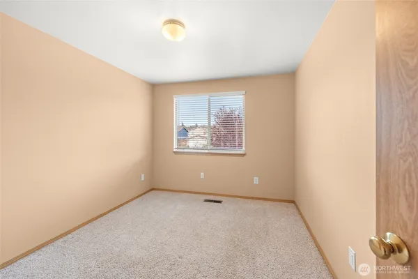 $750,000 | 24941 13th Place South, Des Moines, WA 98198