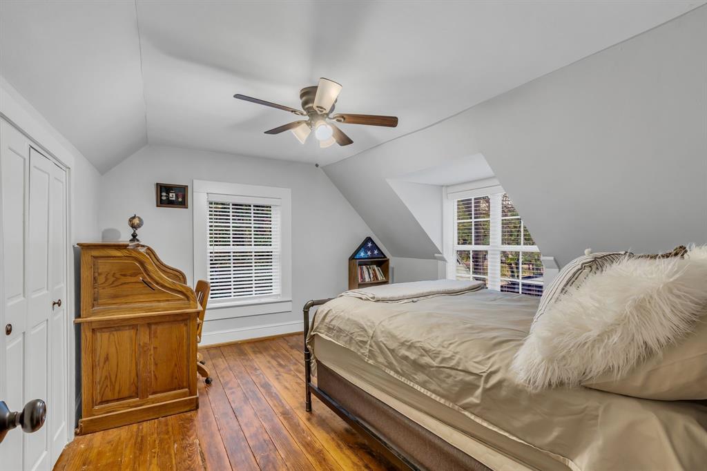 701 Johnson Street Terrell, TX 75160 - Photo 18 of 33 Large Bedroom with cathedral ceilings