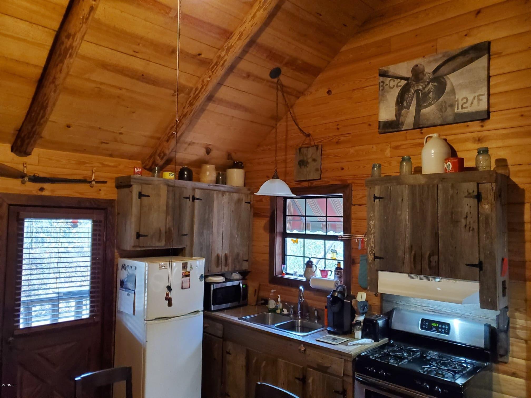90 Big Rock Road Waynesboro, MS 39367 - Photo 8 of 28 127220371_409628270447327_61331654393017