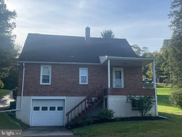 a view of a small yard