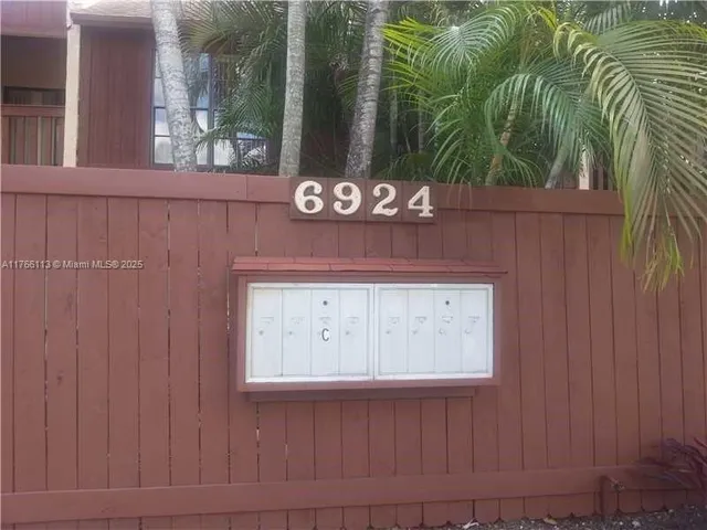 $400,000 | 6924 Southwest 114th Place, Unit C56, Miami, FL 33173