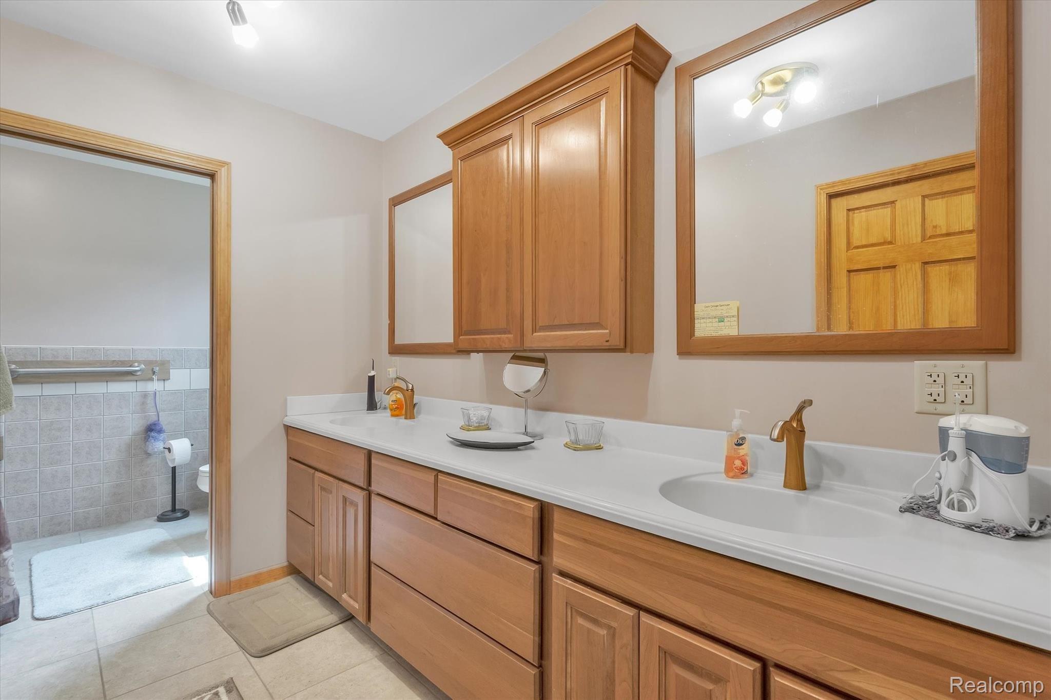 4660 Lansing Road Bancroft, MI 48414 - Photo 19 of 41 Master Bath