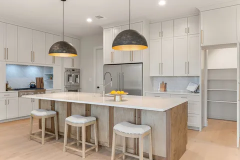 $1,999,999 | 999 Enchanted Oaks Drive, Driftwood, TX 78619