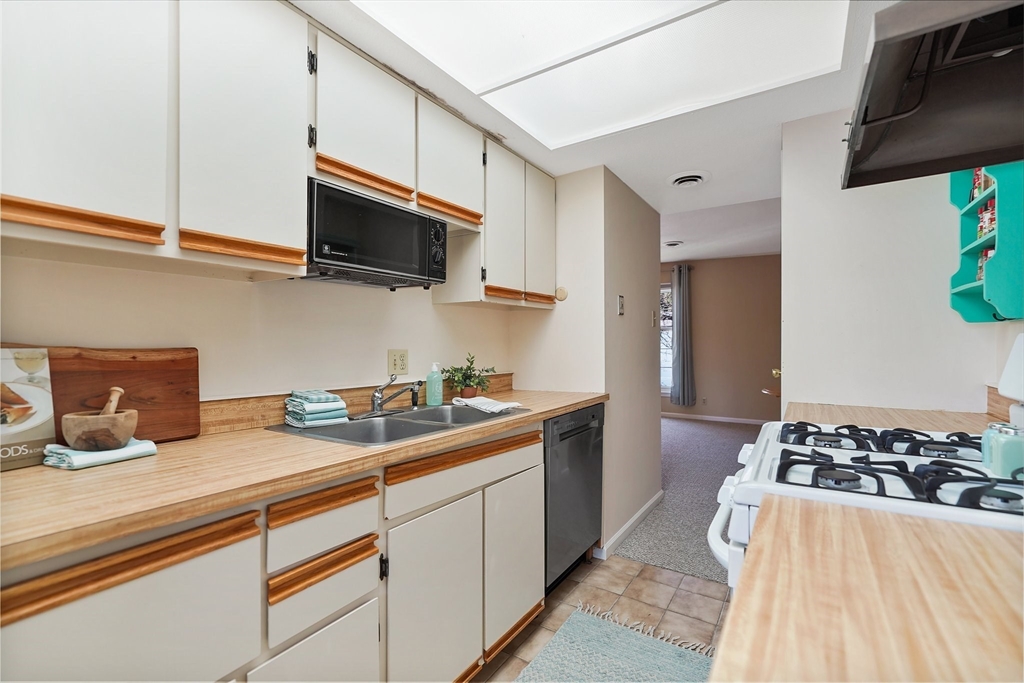 39 Yorktown Drive, Unit D Springfield, MA 01108 - Photo 12 of 29