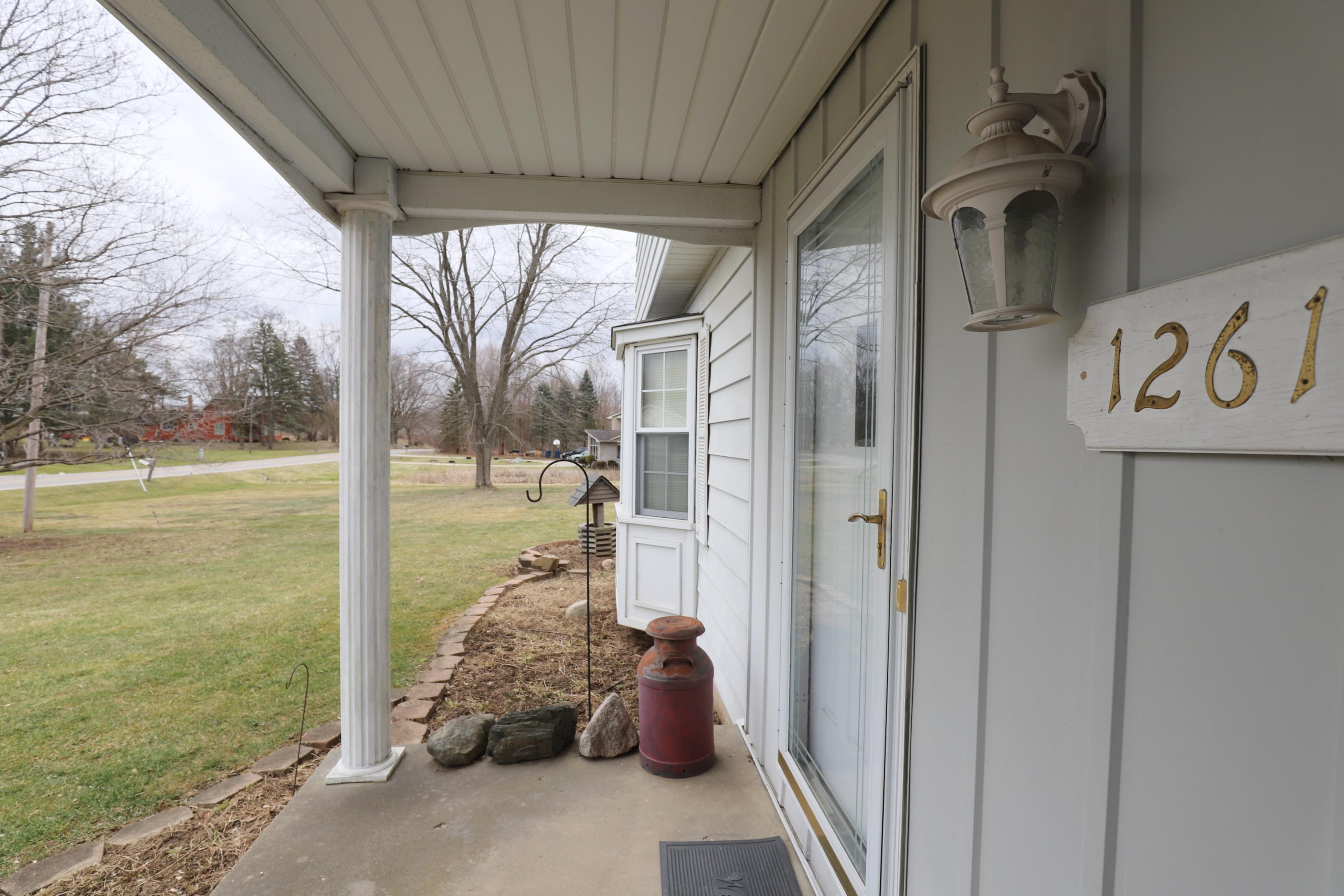 1261 North Morrish Road Flint, MI 48532 - Photo 3 of 33 50133516-637a5e01-36e9-4028-b24e-972f52069795.JPG