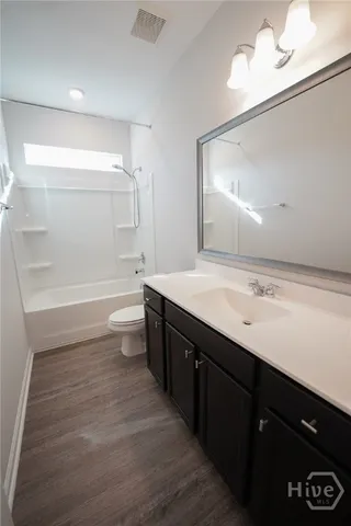 $2,400 | 142 Cumberland Way, Savannah, GA 31407