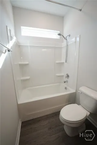 $2,400 | 142 Cumberland Way, Savannah, GA 31407