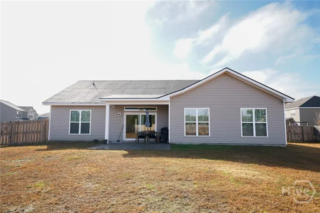 $2,400 | 142 Cumberland Way, Savannah, GA 31407