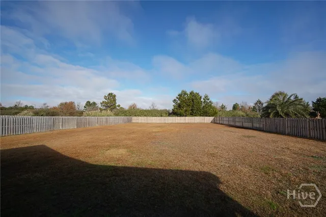 $2,400 | 142 Cumberland Way, Savannah, GA 31407