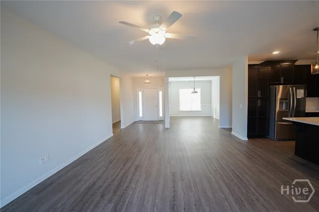 $2,400 | 142 Cumberland Way, Savannah, GA 31407