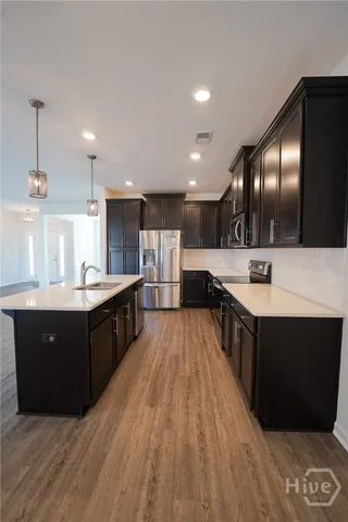 $2,400 | 142 Cumberland Way, Savannah, GA 31407