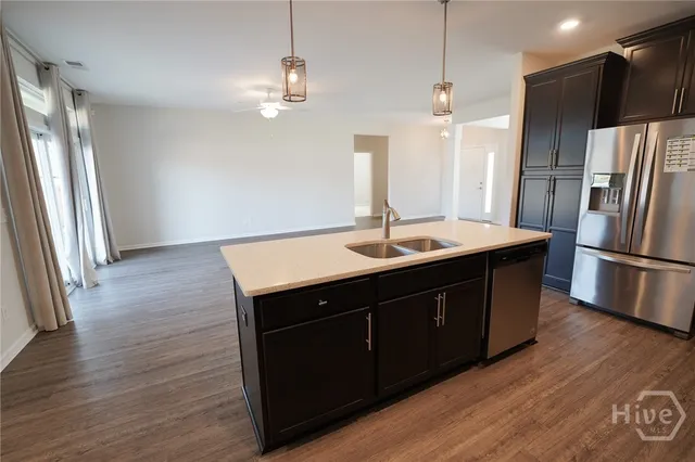 $2,400 | 142 Cumberland Way, Savannah, GA 31407