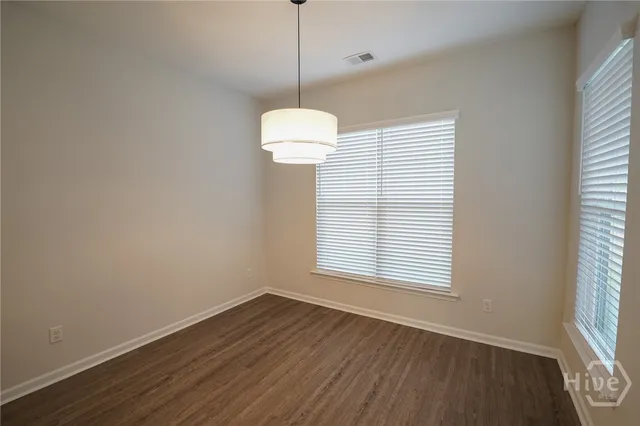 $2,400 | 142 Cumberland Way, Savannah, GA 31407