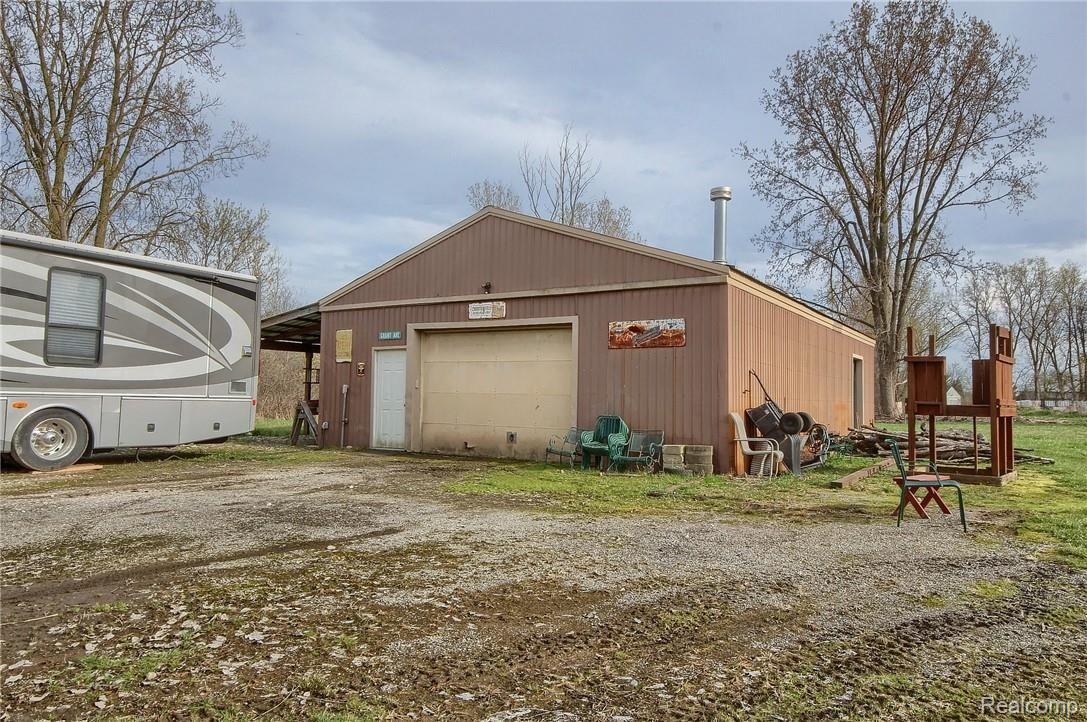 31201 West Road New Boston, MI 48164 - Photo 30 of 33 30-Pole Barn.jpg