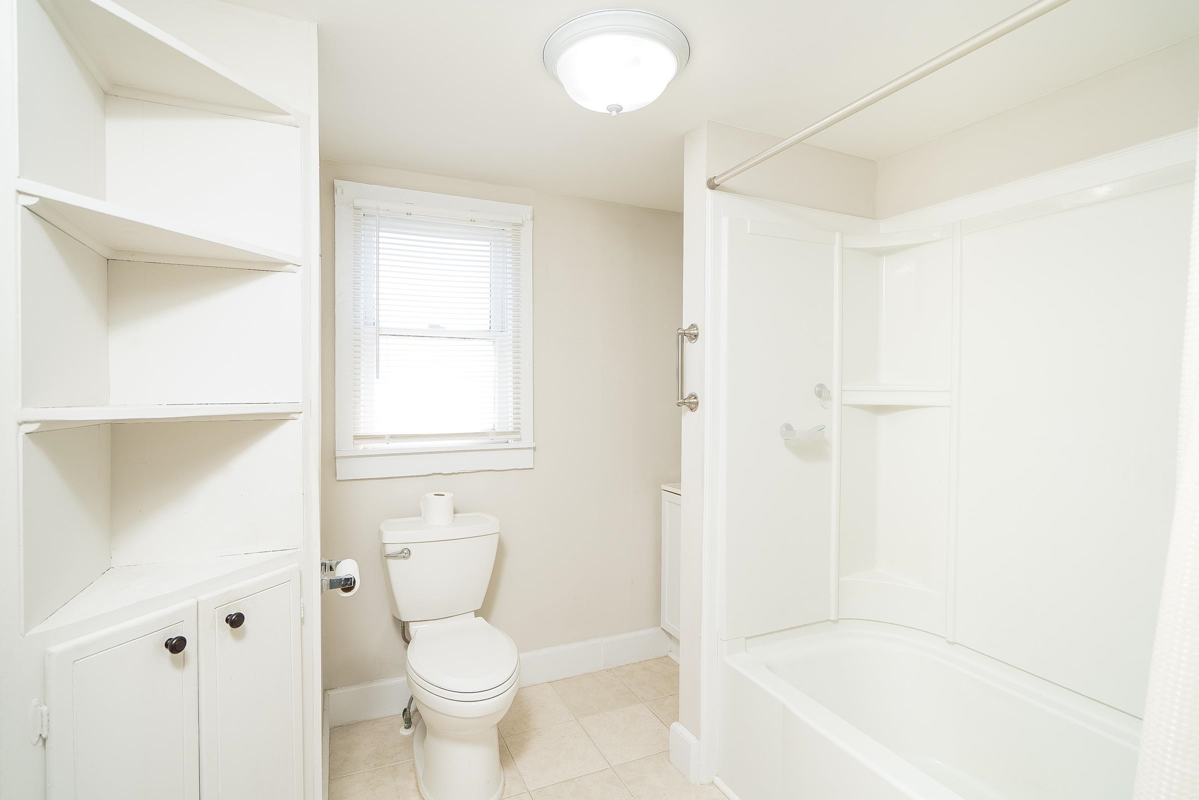 32 Grant Street St. Augustine, FL 32084 - Photo 18 of 24 a bathroom with a toilet and a bathtub