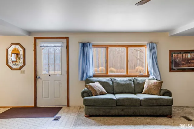 $139,000 | 1720 Camp Cedar Point Lane, Makanda, IL 62958