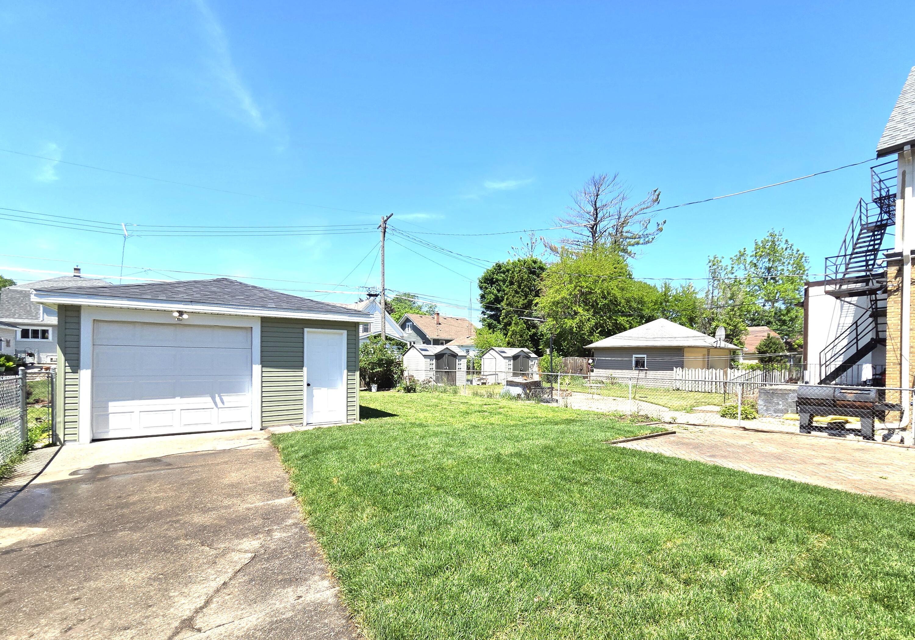 732 Arthur Avenue Racine, WI 53405 - Photo 7 of 33 Arthur
