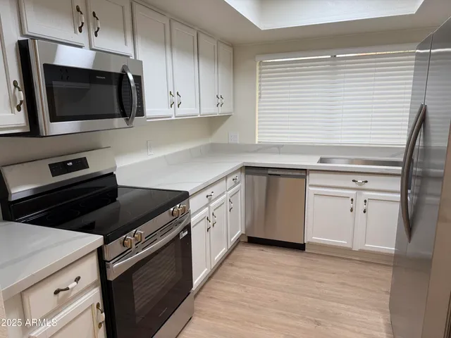 $2,350 | 1623 East Bluefield Avenue, Phoenix, AZ 85022