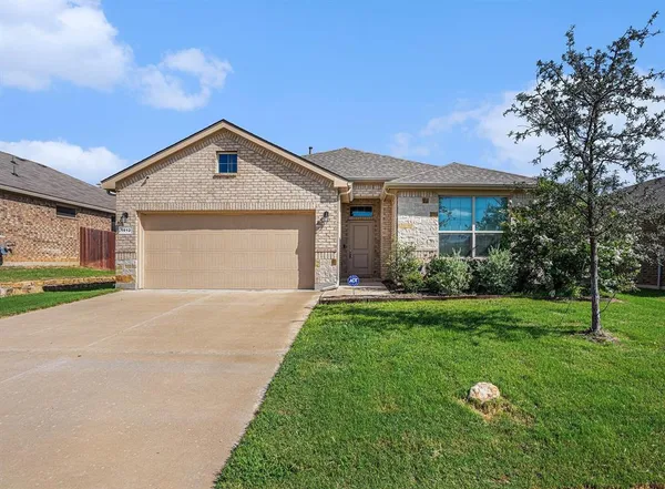 $2,350 | 1912 Albany Lane, Cleburne, TX 76033