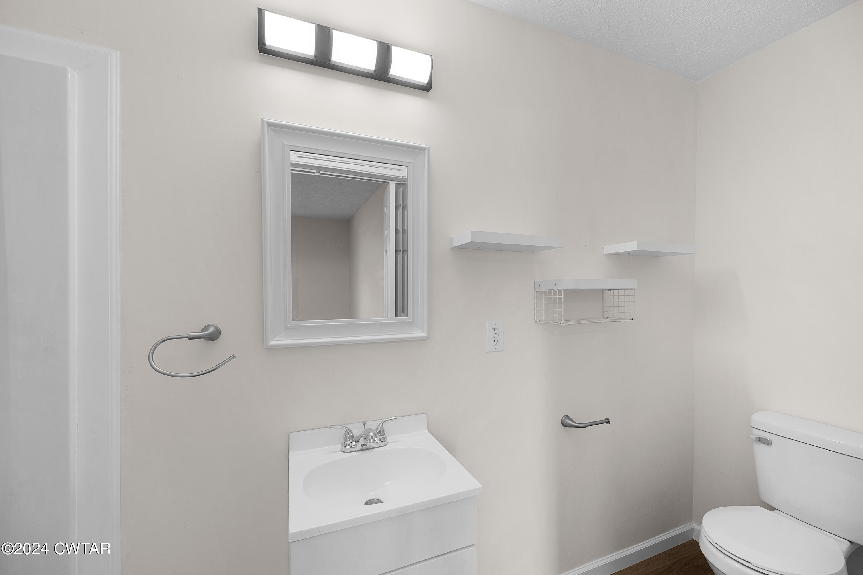 309 West Knox Street Rutherford, TN 38369 - Photo 13 of 16 a bathroom with a toilet sink and mirror