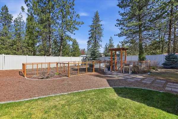 $835,000 | 17404 Springview Lane, Nine Mile Falls, WA 99026