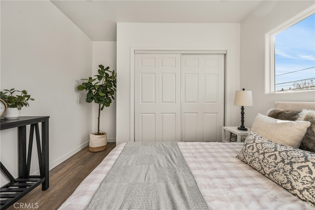 6725 Perry Road Bell Gardens, CA 90201 - Photo 27 of 40 a bedroom with a bed and a potted plant