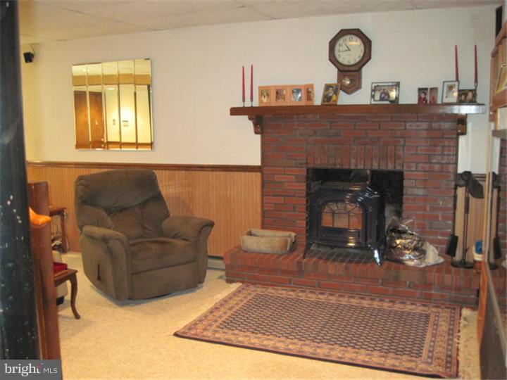 40 Tattletown Road Hamilton, NJ 08620 - Photo 17 of 22 Family Room
