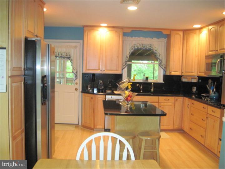 40 Tattletown Road Hamilton, NJ 08620 - Photo 7 of 22 Kitchen