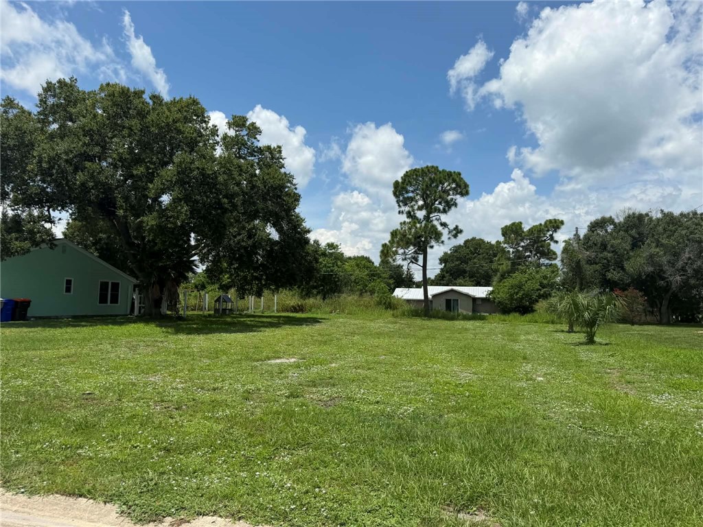 2405 6th Road Southwest Vero Beach, FL 32962 - Photo 2 of 16 Gallery Image 2