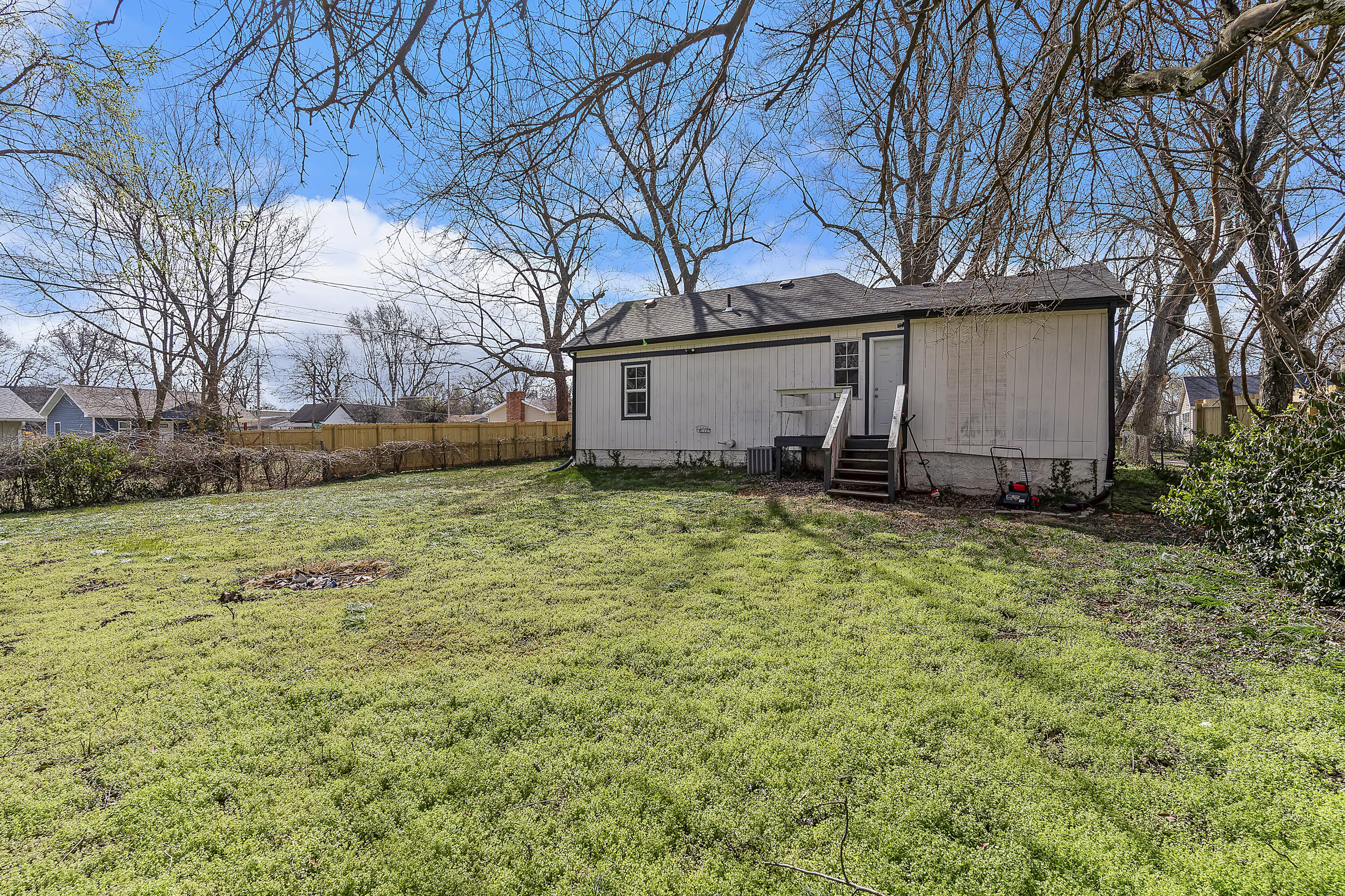 2517 West Phelps Street Springfield, MO 65802 - Photo 28 of 28 2517 W Phelps-27