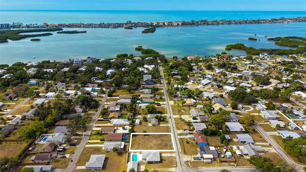 1738 Wharf Road Sarasota, FL 34231 - Photo 2 of 15