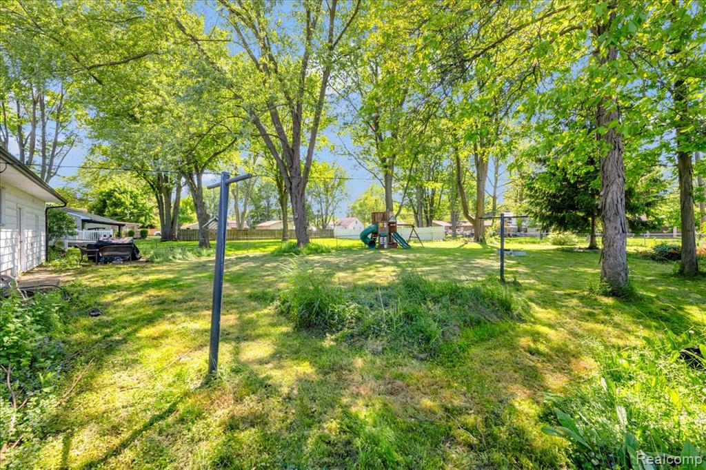39401 Long Street Harrison Township, MI 48045 - Photo 16 of 18
