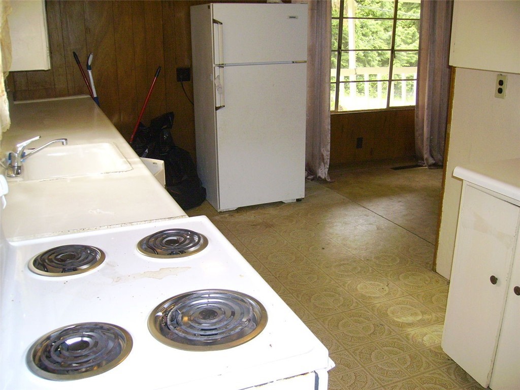 7079 East Chester Road Port Orchard, WA 98366 - Photo 5 of 7 Gallery Image 5