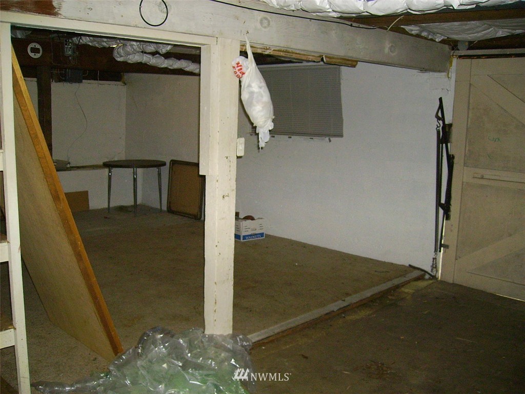 7079 East Chester Road Port Orchard, WA 98366 - Photo 6 of 7 Gallery Image 6