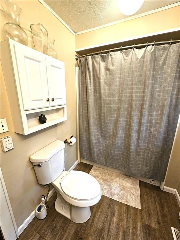 60 Nelson Road Ohiopyle, PA 15470 - Photo 30 of 46 Full Bath w/ Toilet and Combination Tub and Shower
