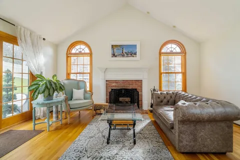 $1,095,000 | 6 Castle Clare Circle, Wakefield, MA 01880