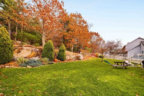 $1,095,000 | 6 Castle Clare Circle, Wakefield, MA 01880