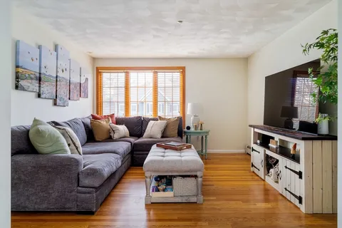 $1,095,000 | 6 Castle Clare Circle, Wakefield, MA 01880