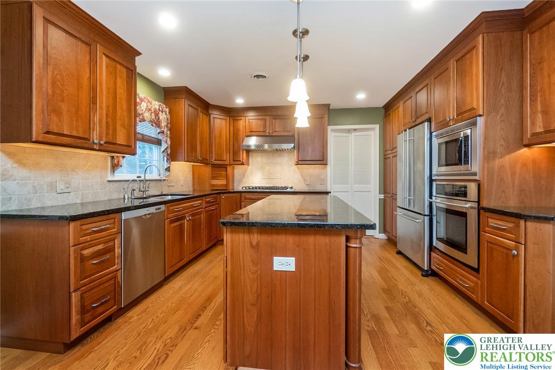 919 Hawthorn Road Allentown, PA 18103 - Photo 10 of 56 Gallery Image 10