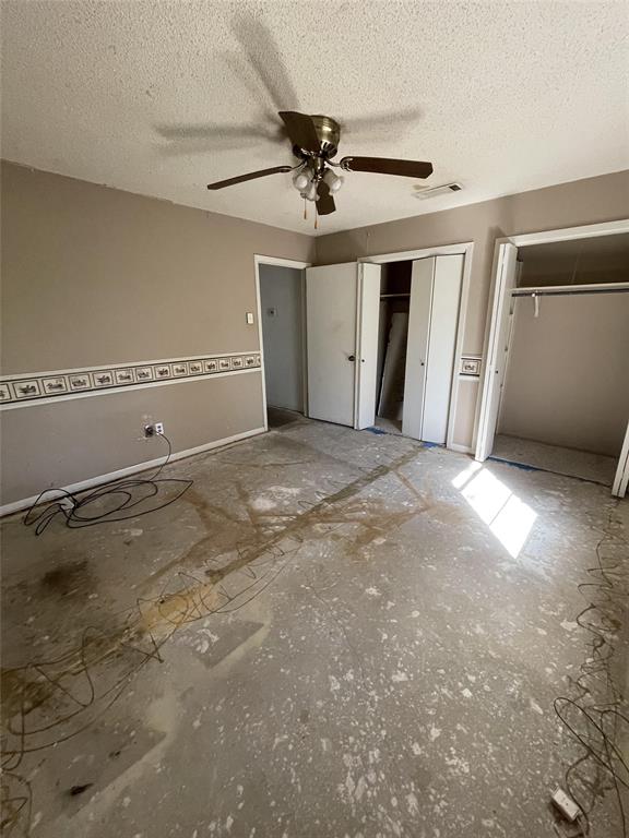 202 Spur Ranch Road Trinidad, TX 75163 - Photo 16 of 20 a view of a livingroom with a ceiling fan and window