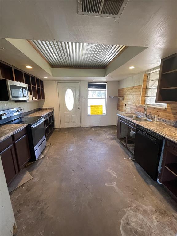 202 Spur Ranch Road Trinidad, TX 75163 - Photo 4 of 20 a kitchen with stainless steel appliances granite countertop a sink a stove and a refrigerator