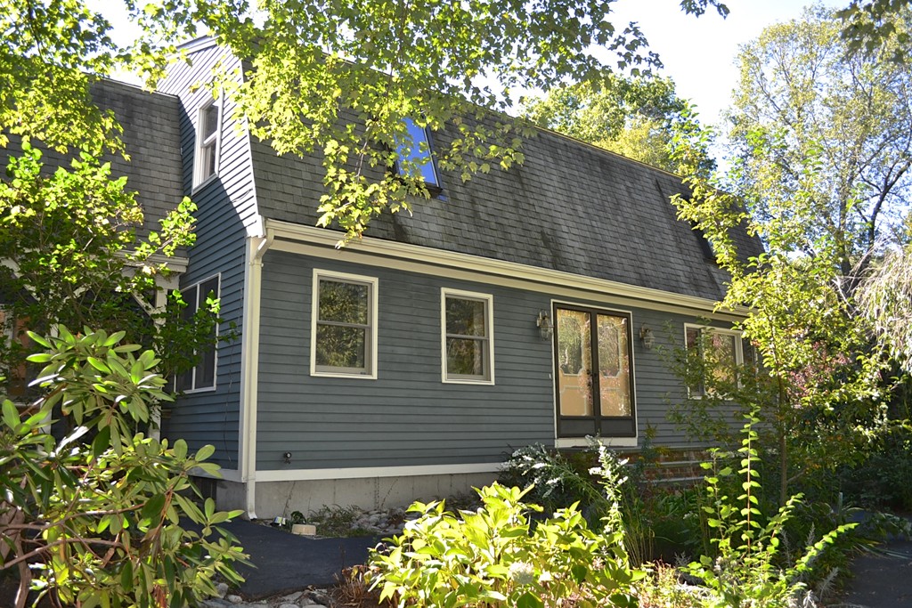 19 Bishop Road Rochester, MA 02770 - Photo 21 of 21 a front view of a house