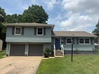 $320,000 | 12104 West 93rd Street, Lenexa, KS 66215