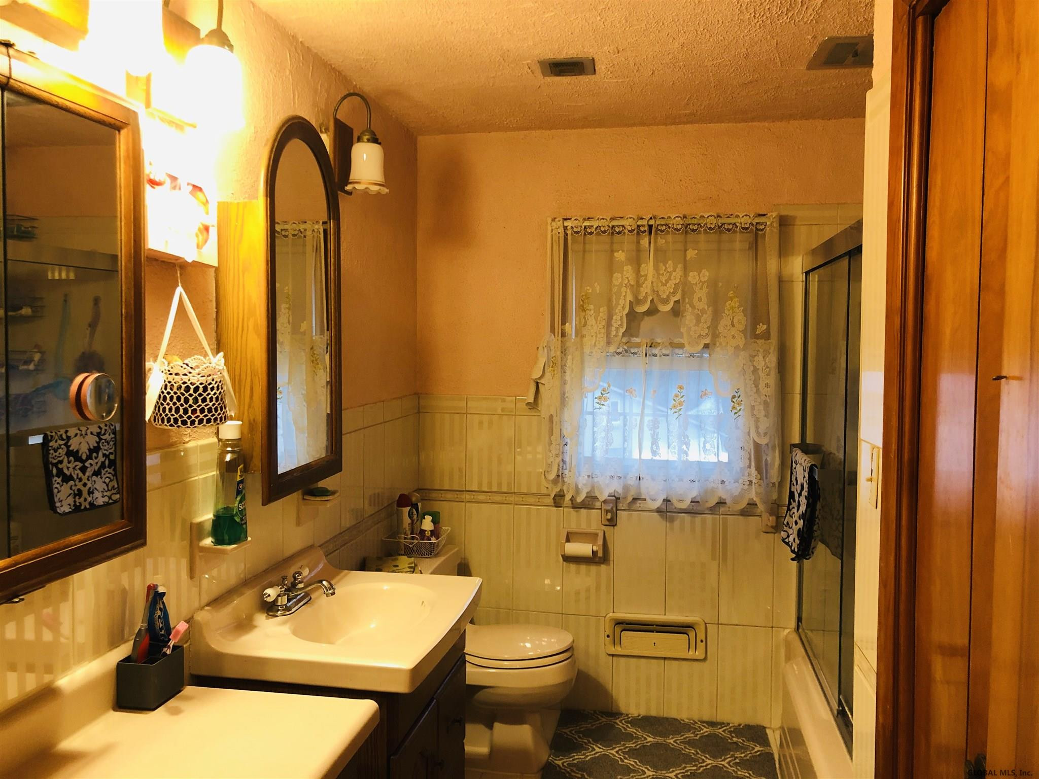 1282 Hawthorn Road Niskayuna, NY 12309 - Photo 16 of 35 Photo 16