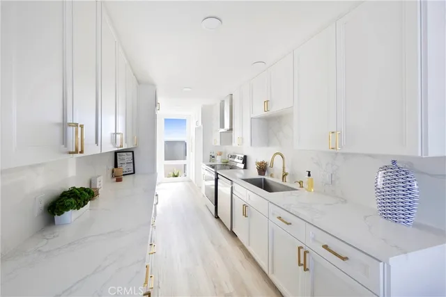 $1,095,000 | 4001 Warner Avenue, Huntington Beach, CA 92649