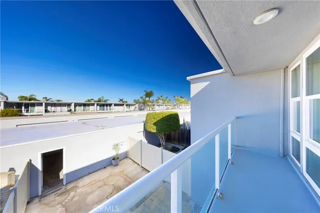 $1,095,000 | 4001 Warner Avenue, Huntington Beach, CA 92649