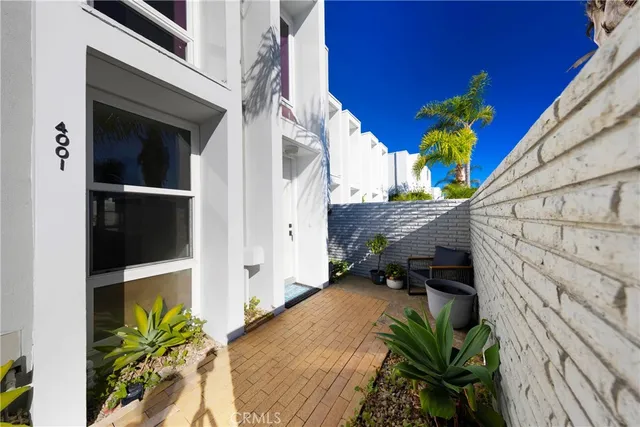 $1,095,000 | 4001 Warner Avenue, Huntington Beach, CA 92649