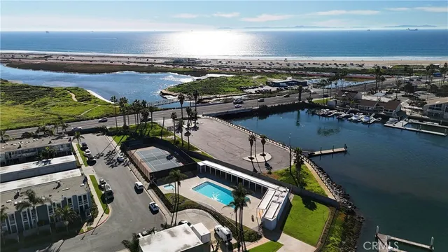 $1,095,000 | 4001 Warner Avenue, Huntington Beach, CA 92649