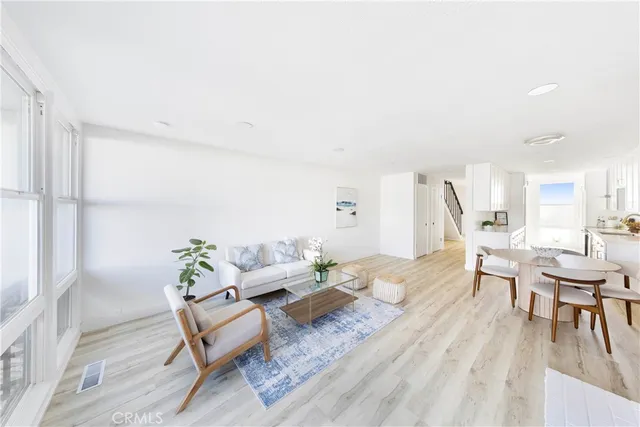 $1,095,000 | 4001 Warner Avenue, Huntington Beach, CA 92649